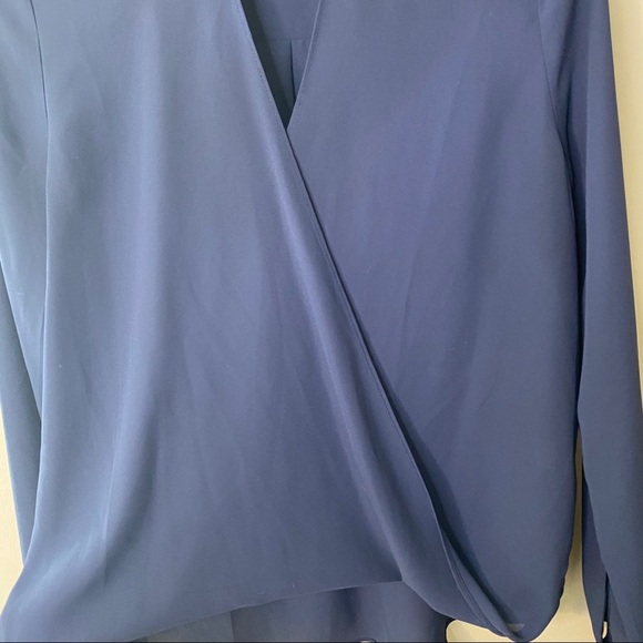 Everly Keyhole Wrap Blouse Navy Blue Sz Medium - Picture 6 of 10